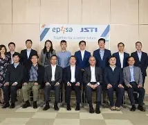 包含易主！星辉娱乐出售西班牙人股份伯恩利老板接手的词条