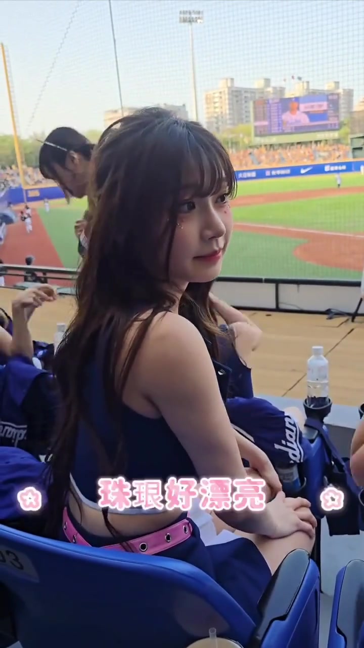 平博体育-江苏啦啦队分享日常：听说你们更爱抽象的美女(与啦啦队美女的激情)