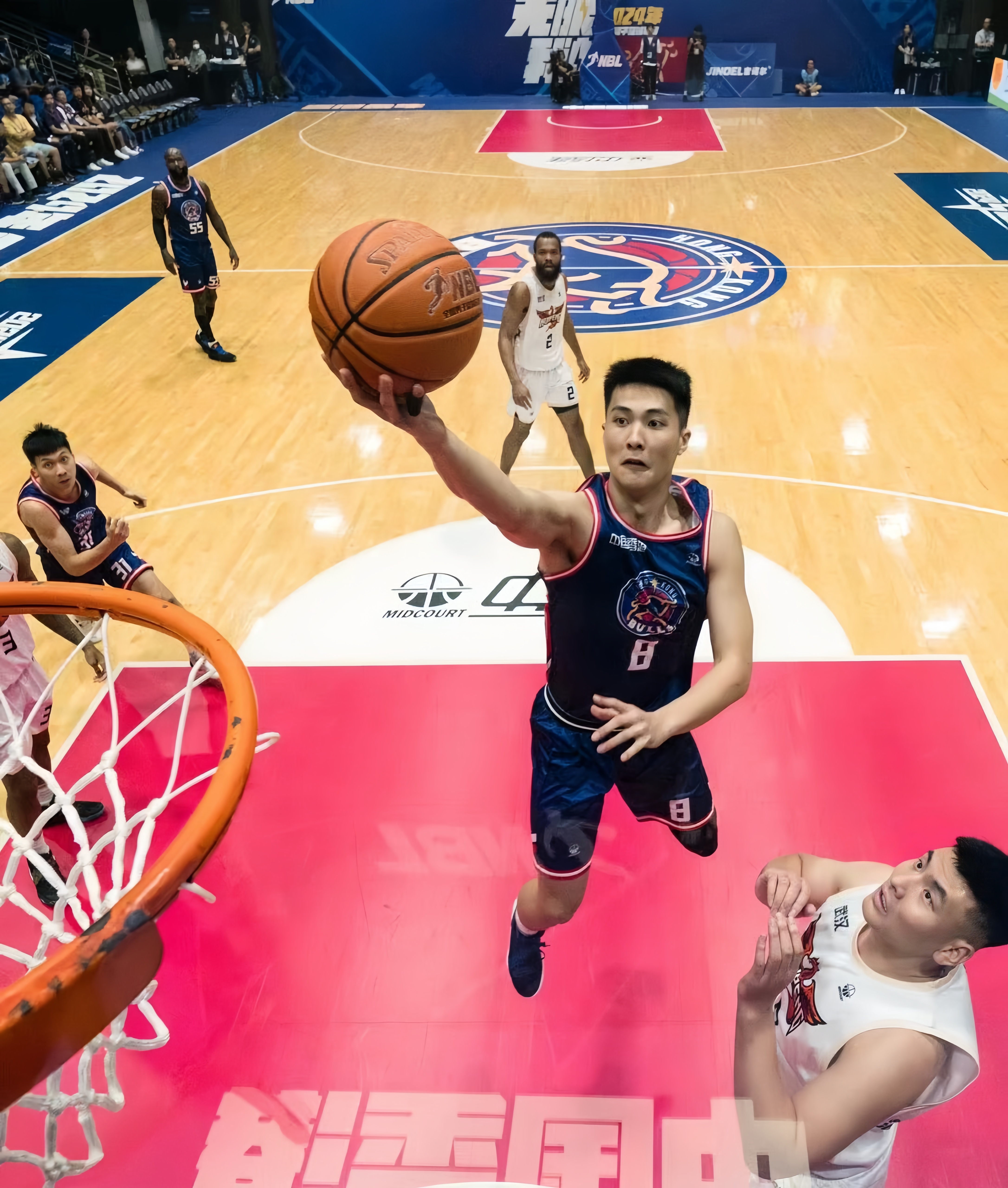 平博体育-NBL揭幕战：卫冕冠军香港金牛逆转长沙勇胜詹姆斯21+8引3人上双的简单介绍