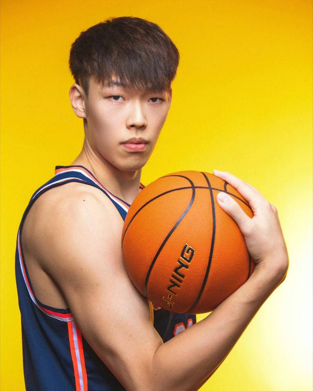 包含广东男篮张昊训练日常投射训练&结合球出手的词条