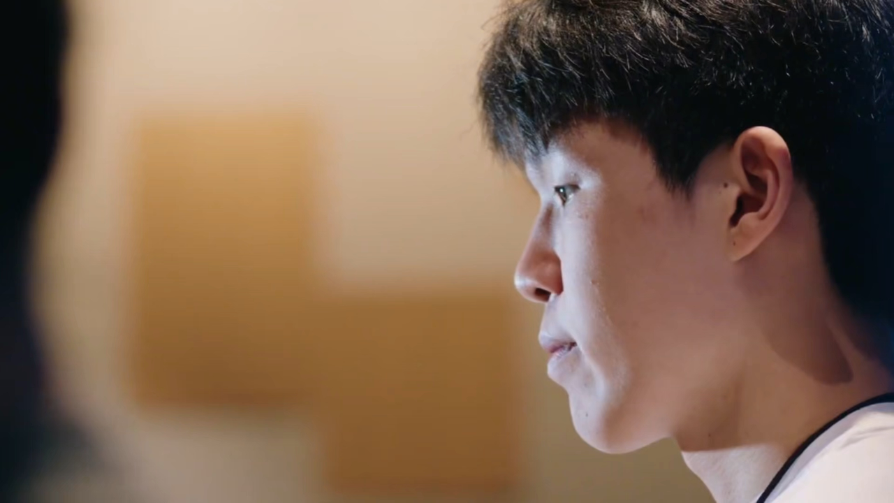 杨瀚森父母启程前往美国陪儿子参加NBA选秀大会(杨翰笙个人介绍)
